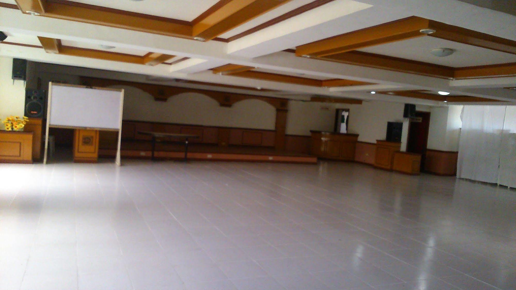 Magayon Hotel Legazpi Exterior photo